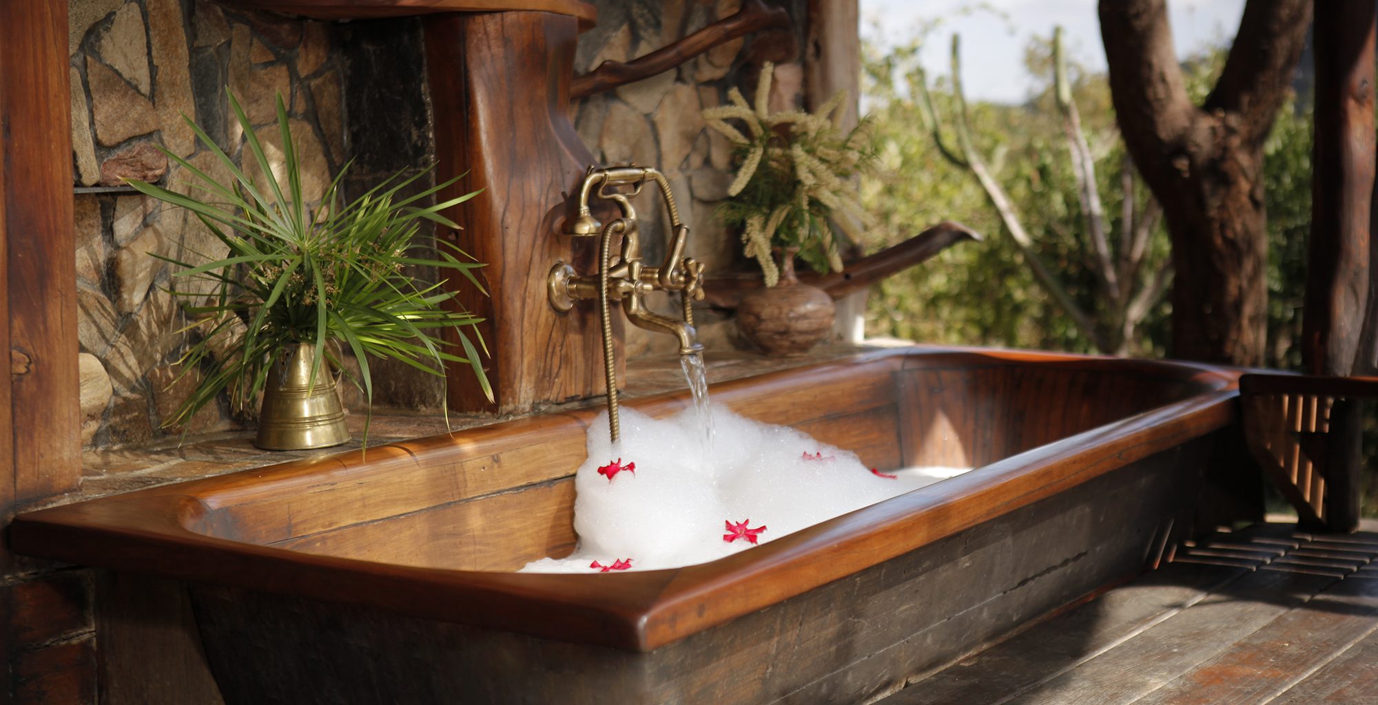 A copper bath on an open-air terrace at Desert Rose